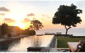 Romeo Beachfront Bingin